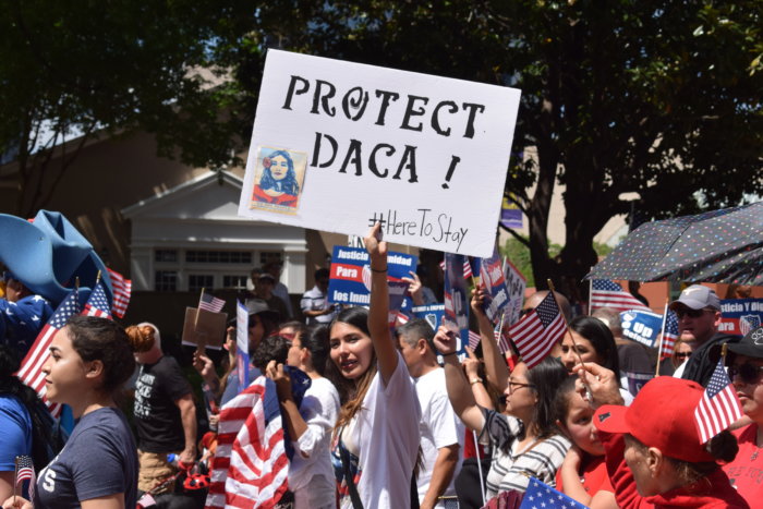 Tribunal Supremo de EE.UU. escucha el caso de inmigrantes de Long Island por DACA