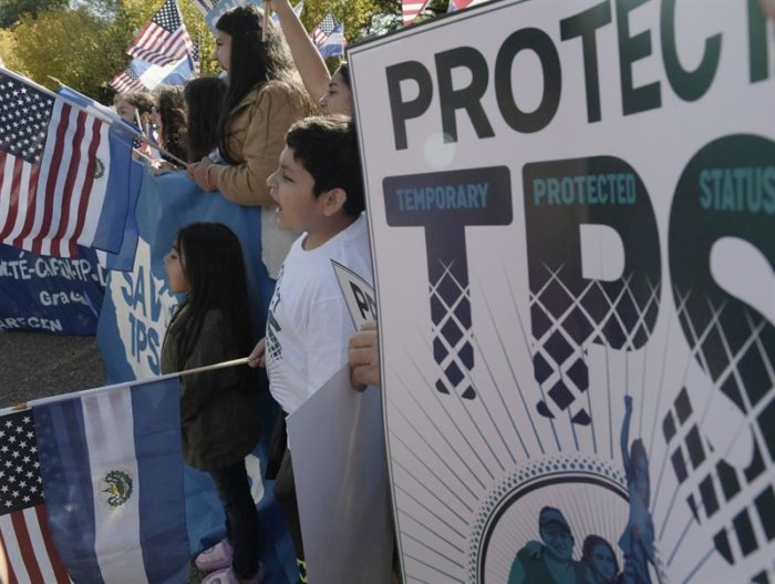 Ejecutivos de Suffolk y Nassau envían carta al Congreso pidiendo extender las protecciones a salvadoreños con TPS