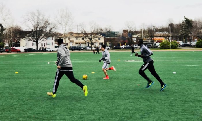 El fútbol une a inmigrantes indocumentados y a policías en Staten Island