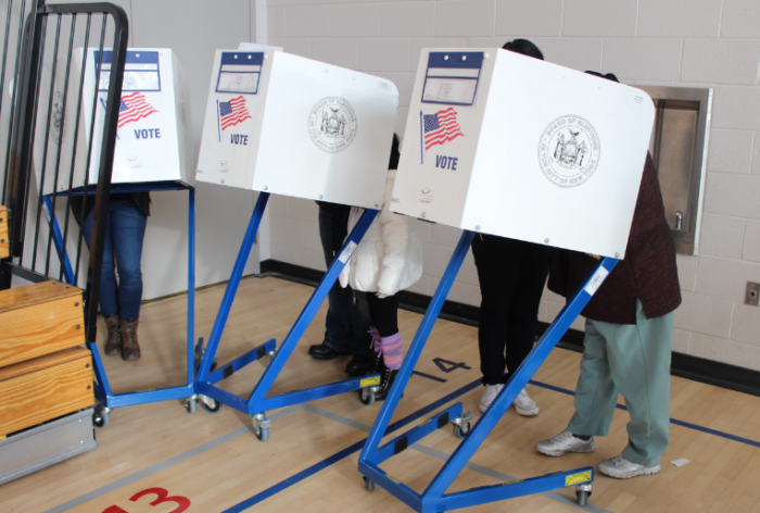 Encuesta revela desinterés de neoyorquinos para votar en las elecciones