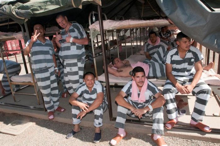 Gobierno transferirá 1.600 inmigrantes a cárceles federales por falta de espacio