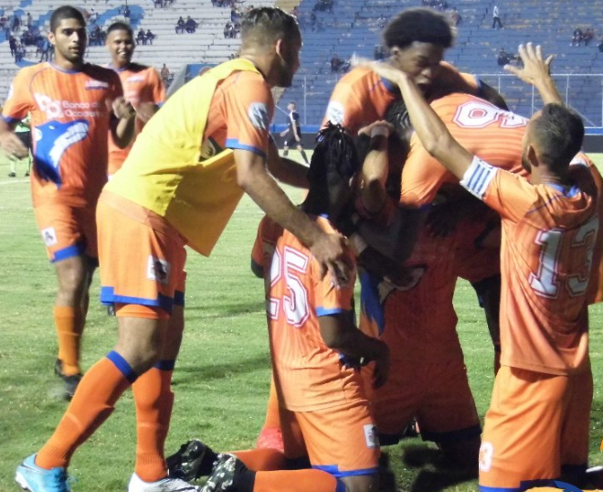 Leones y Lobos mandan en inicio del Torneo Apertura de Honduras