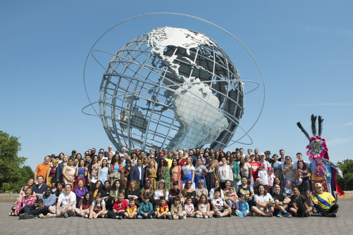 Queens celebró su diversidad posando para fotografía histórica