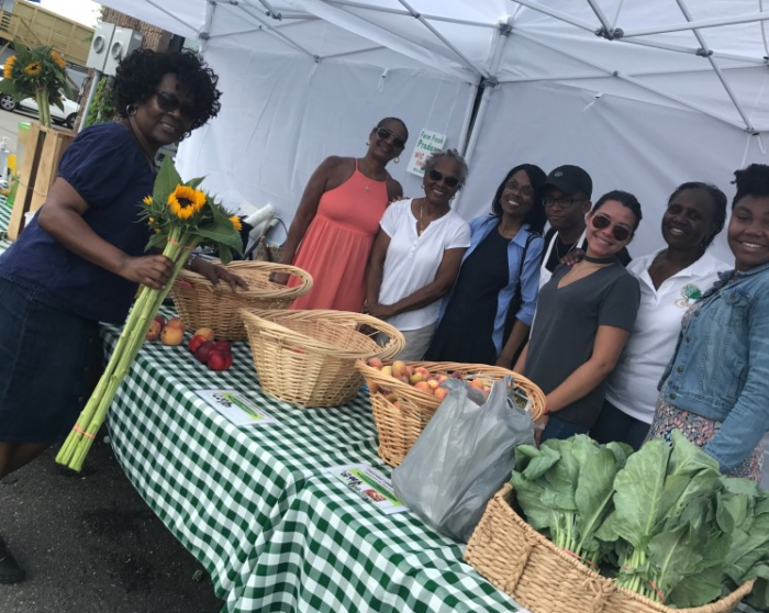 Lanzan la temporada del Mercado de Agricultores en la estación LIRR de Baldwin