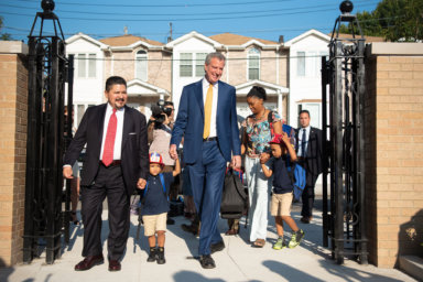 Alcalde y canciller de educación anuncian 3-K para Todos durante el primer día escolar