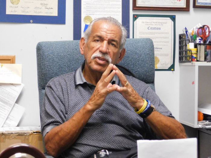 George Siberón, nuevo miembro de la junta directiva del Nassau Community College