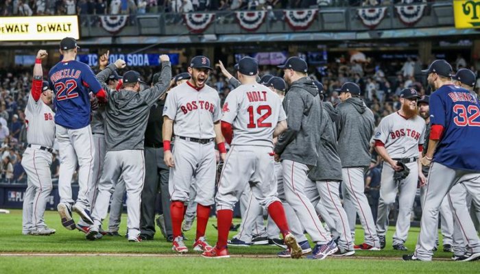 Medias Rojas doblegan a Yankees y avanzan a la Serie de Campeonato de la Americana