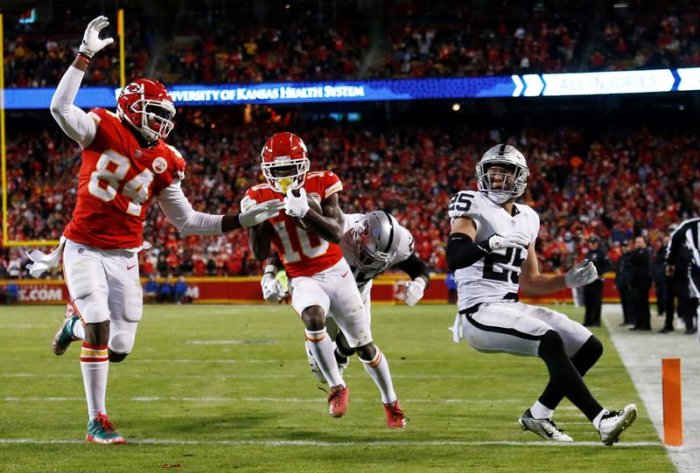 Chiefs y Ravens ganan títulos; Eagles, Colts, Chargers y Seahawks comodines