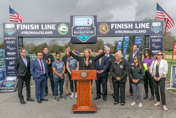 Convocan a atletas y voluntarios para la Maratón de Long Island 2019