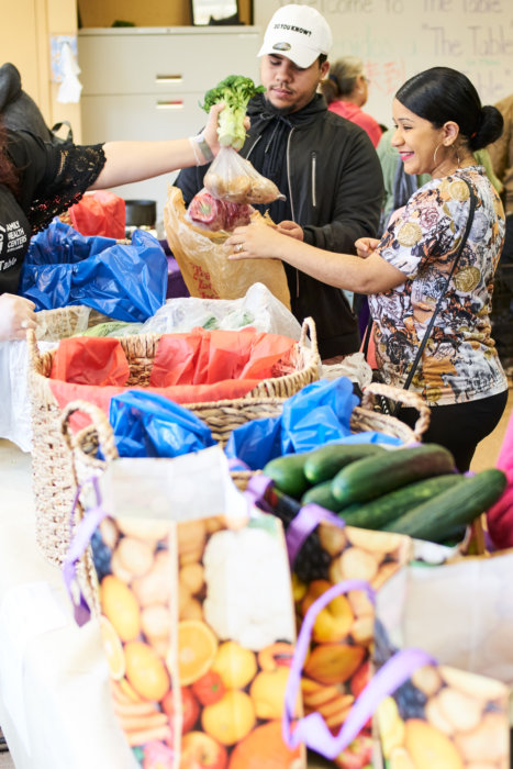 Recolectan alimentos para los más necesitados en Long Island