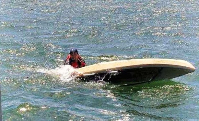 Hispano salvado por la policía de Suffolk tras volcarse su kayak en Long Island
