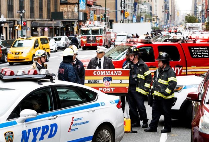 Un muerto al estrellarse un helicóptero contra un edificio en Manhattan