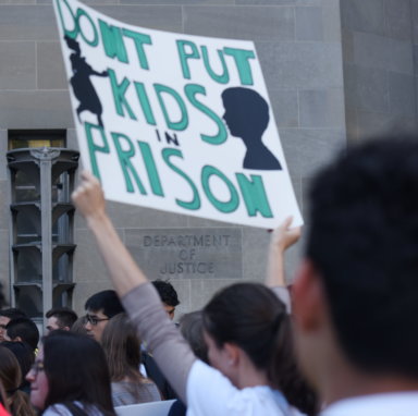 Abogados de Nueva York piden terminar tratos inhumanos a niños inmigrantes detenidos