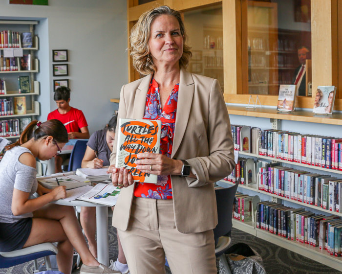 Ejecutiva del condado de Nassau anuncia un club de lectura para lectores jóvenes