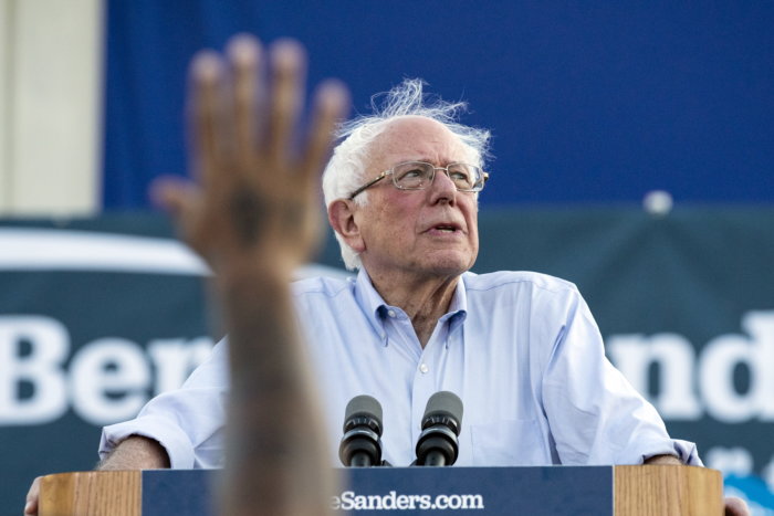 Precandidato presidencial Bernie Sanders lanza un audaz plan de inmigración