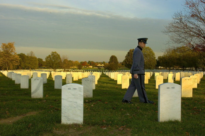 Gobernador de Nueva York anuncia planes para el 1er. cementerio para veteranos