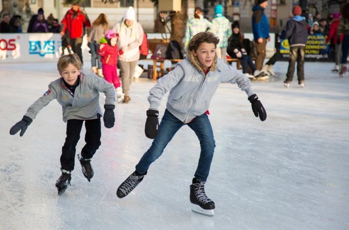 ¿Dónde patinar sobre hielo en Long Island?