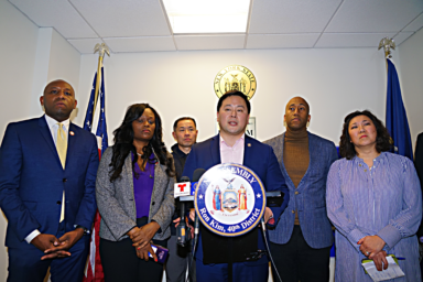 Legisladores de Queens piden tolerancia tras aumento en ataques contra comunidad asiática por coronavirus