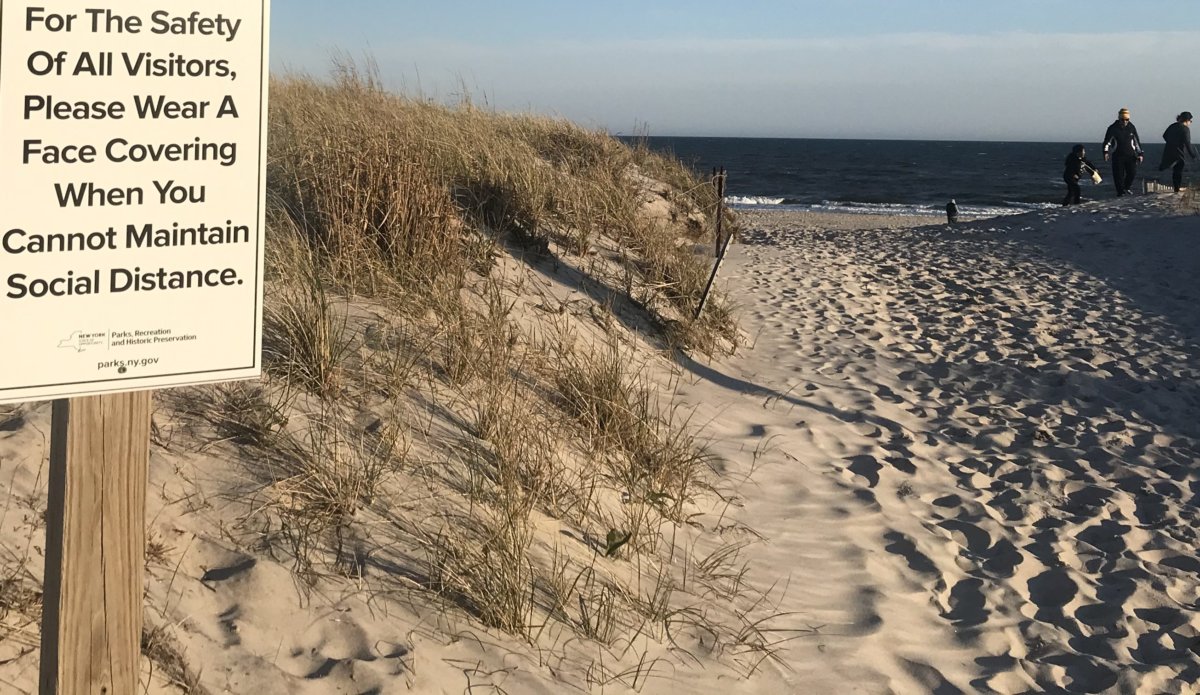 Alcalde de NYC pide que playas de Long Island no se prohiban a visitantes de la ciudad