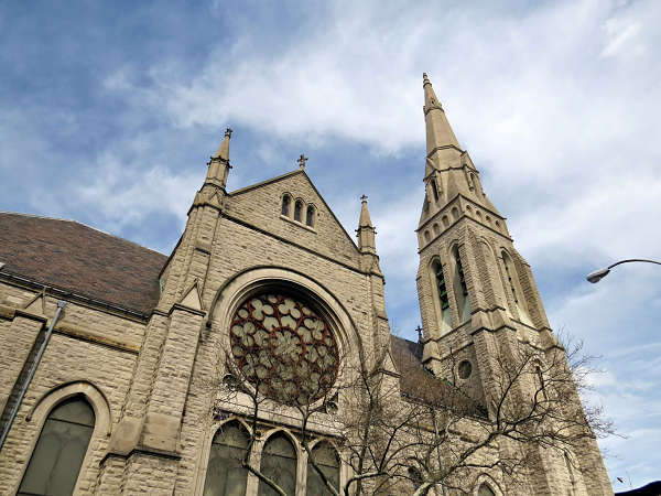 Iglesias de Brooklyn y Queens abiertas para pequeñas ceremonias y oraciones privadas