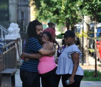 «Está fuera de control»: docenas de heridos por tiroteos en Brooklyn vinculados a guerra de pandillas