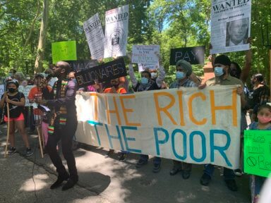 Protestan contra multimillonarios en los Hamptons para que paguen más impuestos