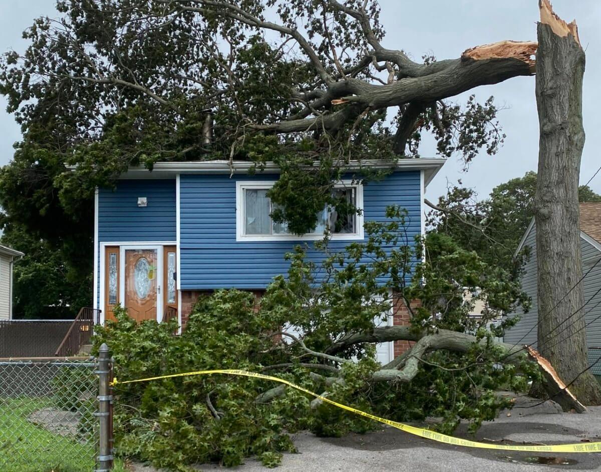 La tormenta tropical Isaías causa estragos en Long Island