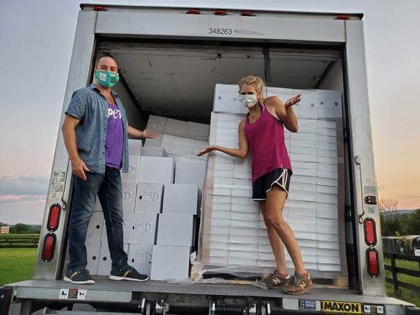 PETA entrega 4 toneladas de comida vegana a programa contra el hambre en Huntington