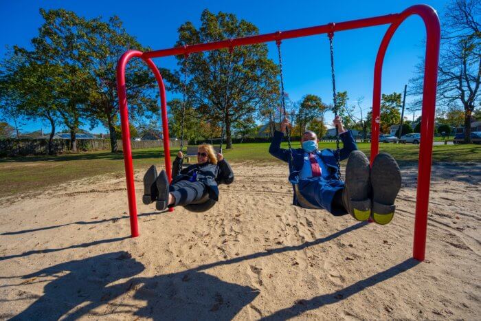 Anuncian modernización del playground en Vazquez Park de Brentwood