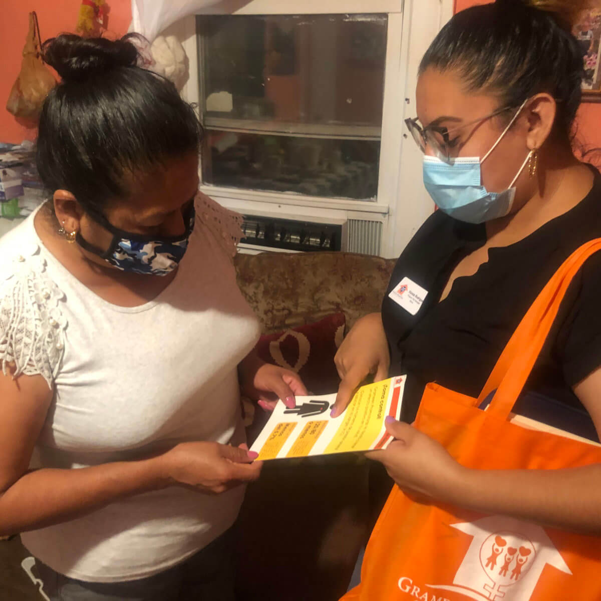 Programa de Promotoras en El Bronx ayuda a mujeres inmigrantes de bajos recursos