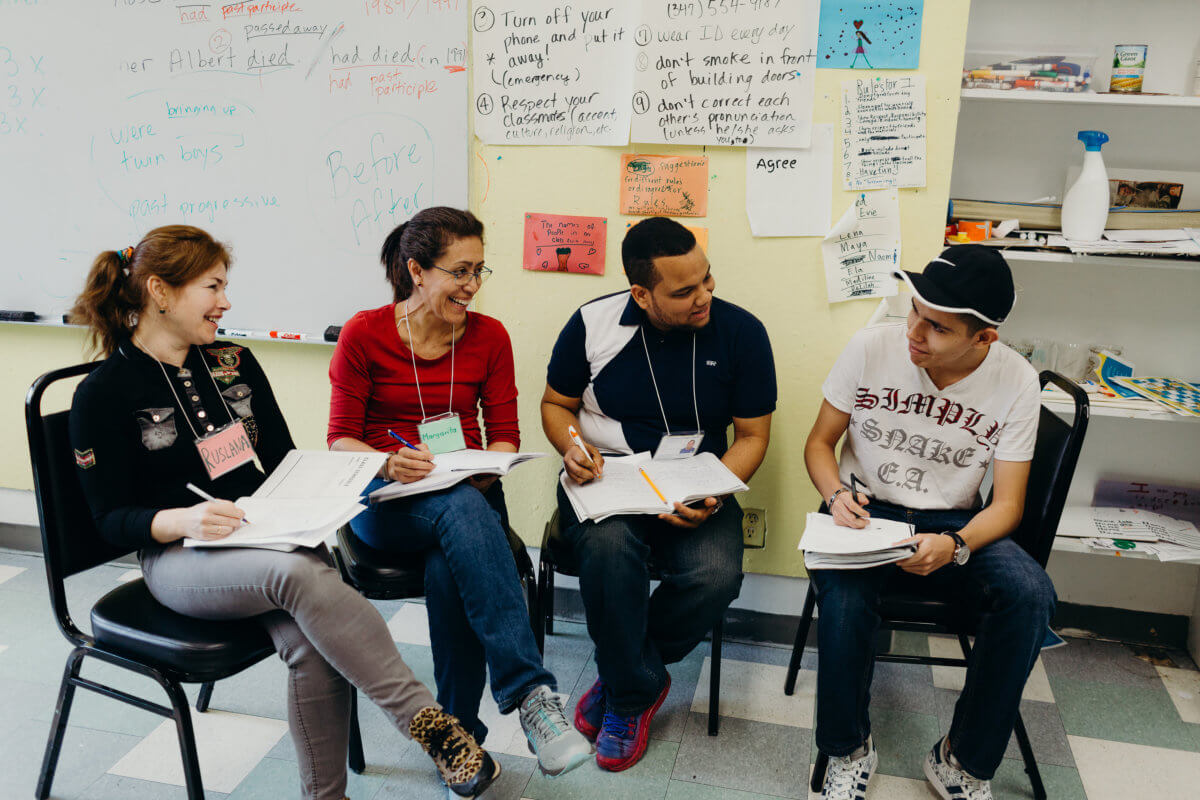 Hablar inglés EQUIVALE a mayor ingreso Programa gratuito ofrece clases de inglés a inmigrantes documentados recién llegados a Nueva York