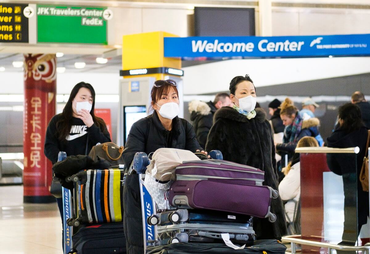Estado de NY refuerza Guardia Nacional en aeropuertos para controlar el coronavirus