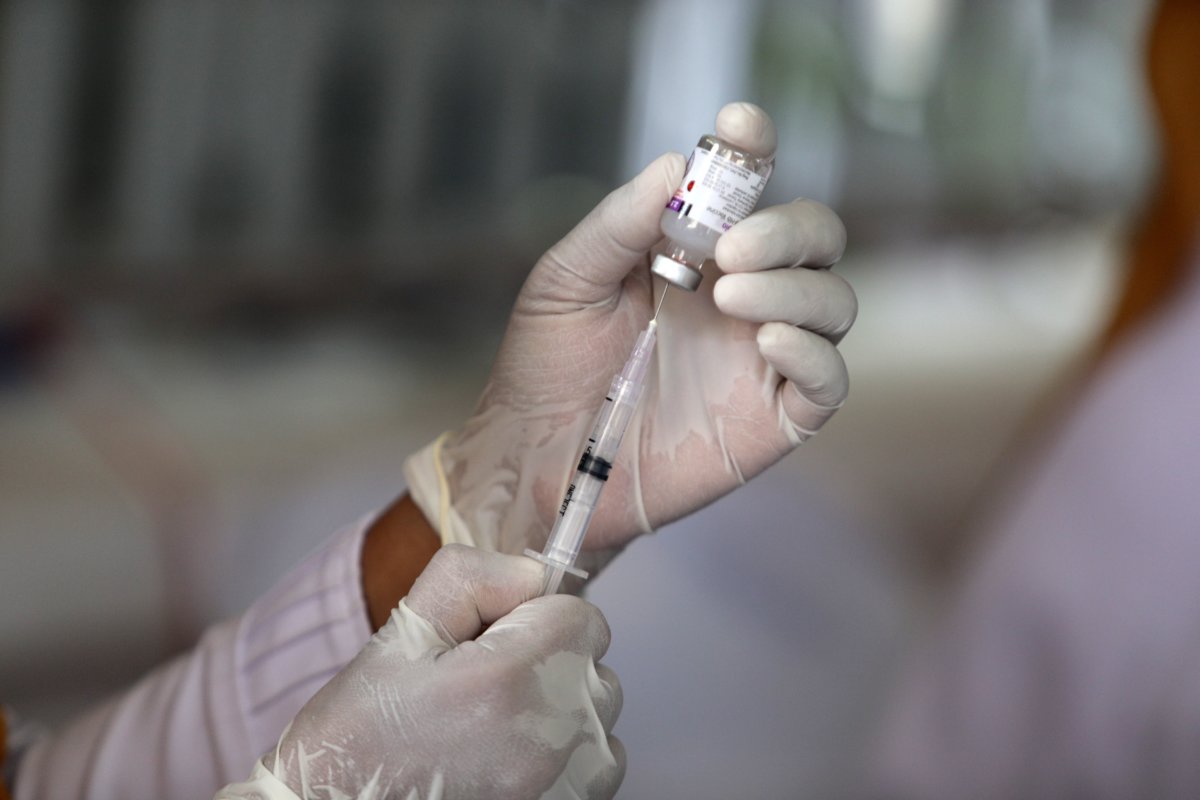 Estado de Nueva York amplía los sitios de vacunación mientras se agotan las dosis