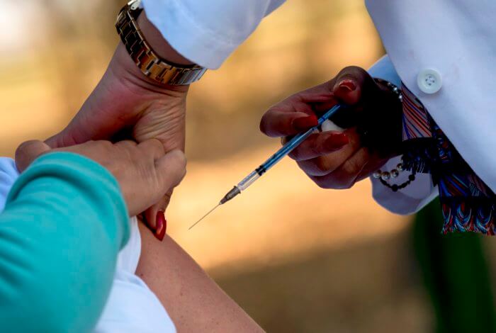 Grupos comunitarios claves para acelerar vacunación en indocumentados