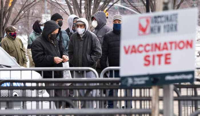 Más de 500 mil hispanos han recibido las dos dosis de vacuna contra el Coronavirus