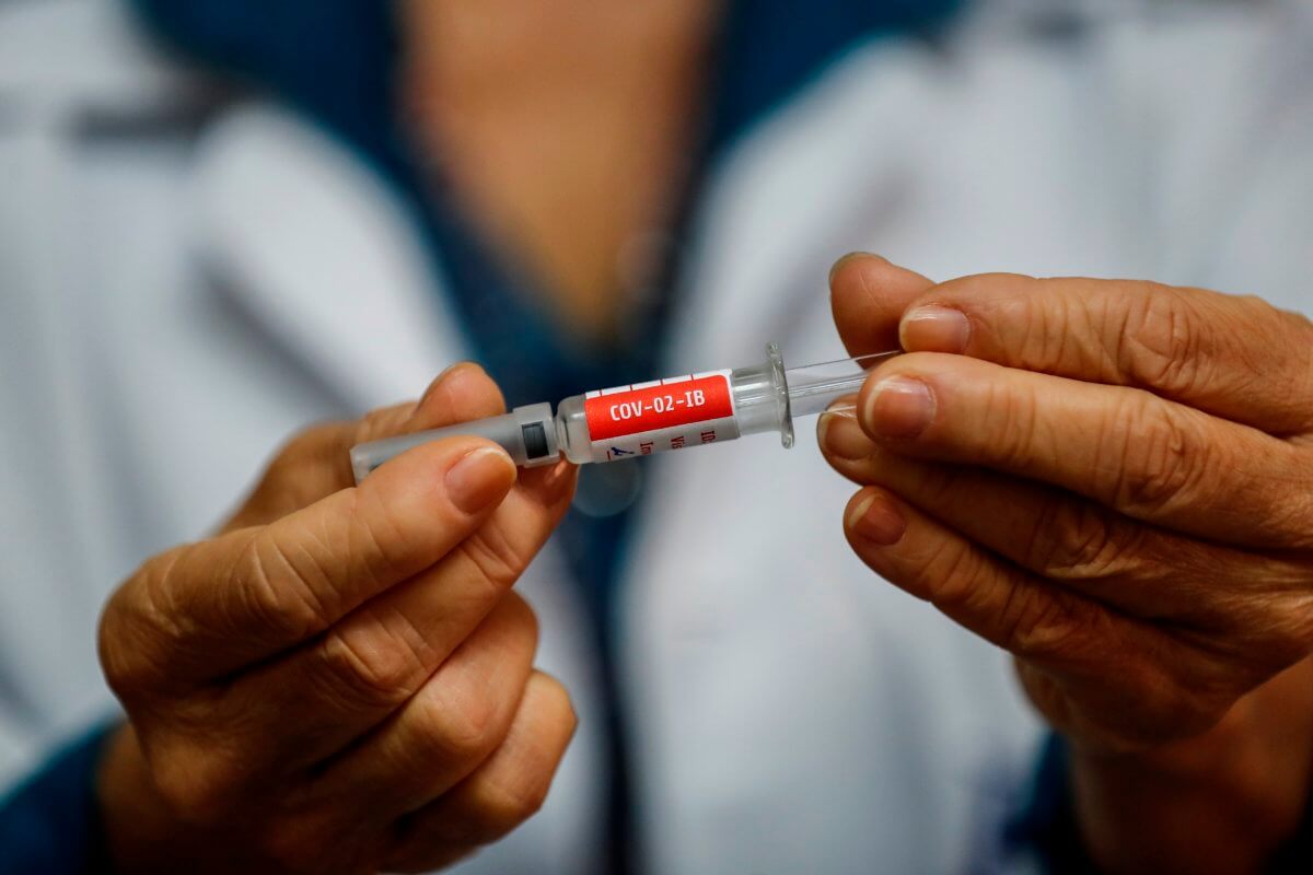 Nueva Legislación Otorga a Empleados Tiempo Libre para Recibir Vacunas