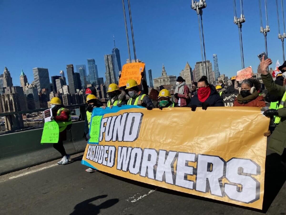 Cientos de trabajadores cierran puentes de Brooklyn y Manhattan para exigir Fondo para Trabajadores Excluidos de NY