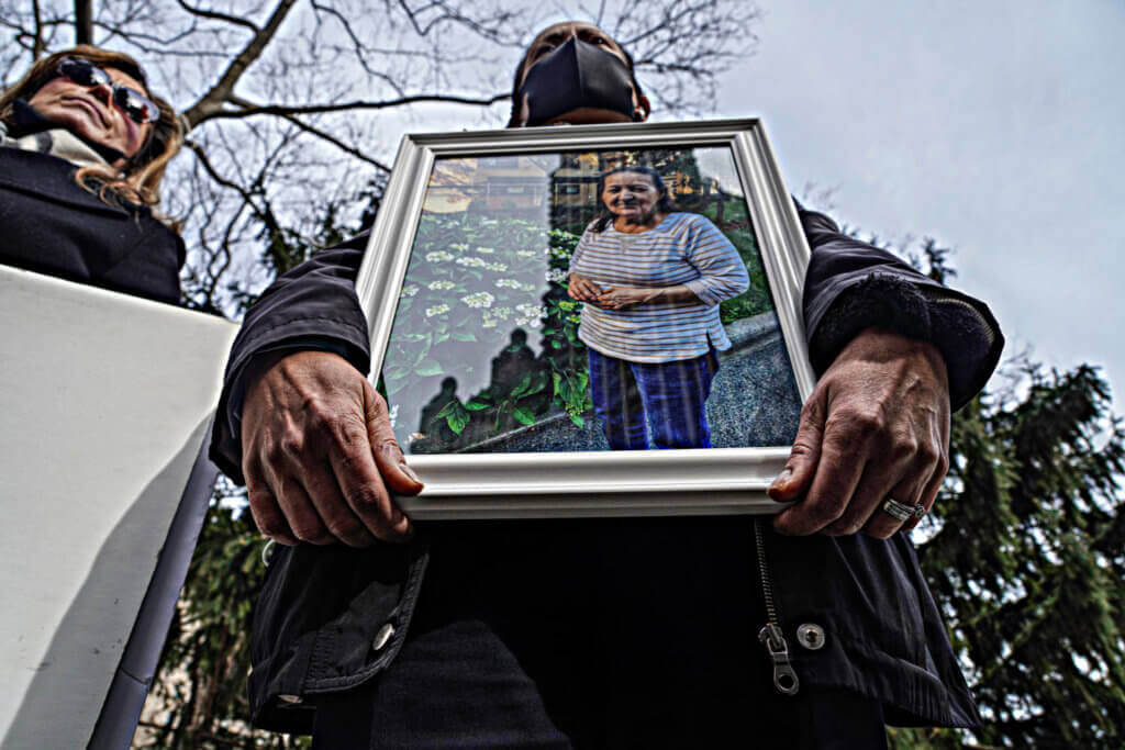 En el Día de Conmemoración por COVID-19, se anima a los familiares a compartir fotos de las víctimas