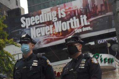 El asesinato por policías de Daunte Wright renueva el llamado para eliminar al NYPD de las paradas de tráfico