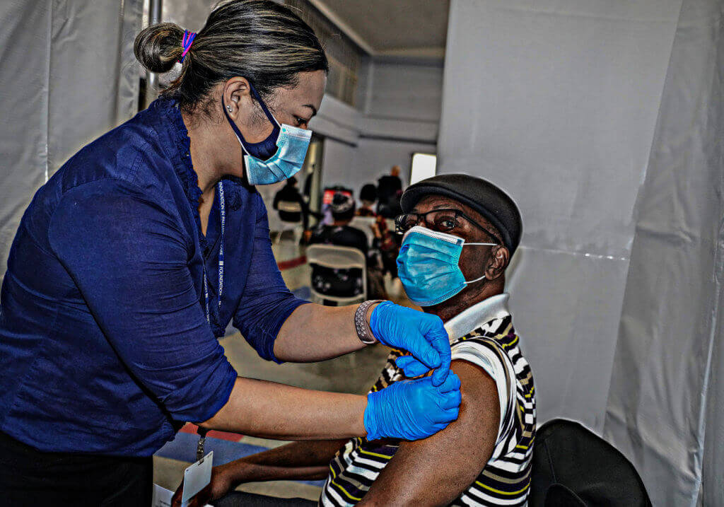 Vacunas para todos… Lanzan vacunación móvil para comunidades marginadas de NYC