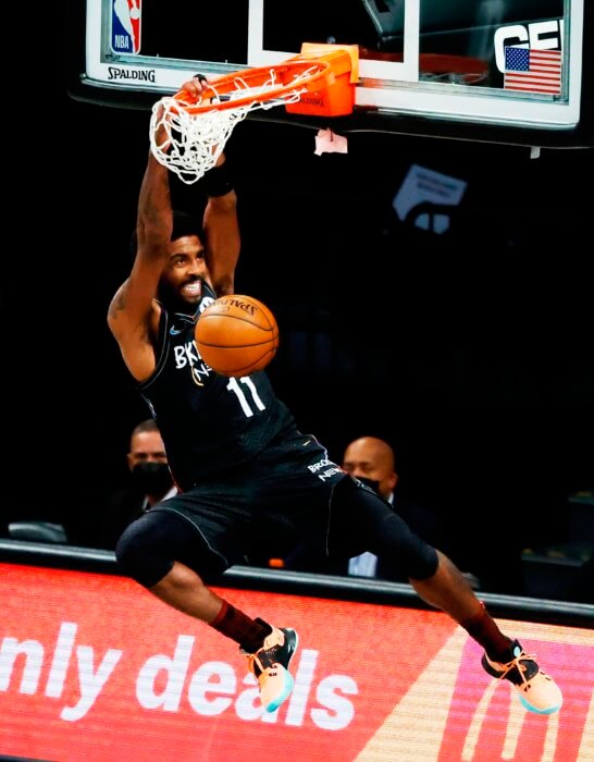 Irving impulsa triunfo agónico de Brooklyn Nets sobre NY Knicks