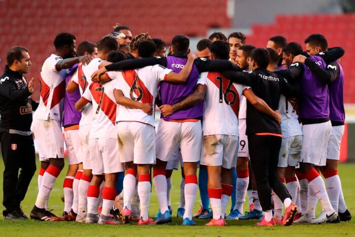 Perú gana en Ecuador y revive en las Eliminatorias