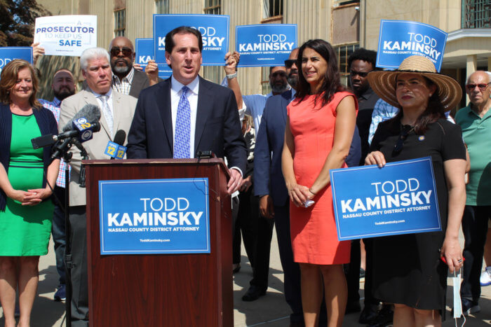 Senador Kaminsky lanza campaña para fiscal de distrito de Nassau
