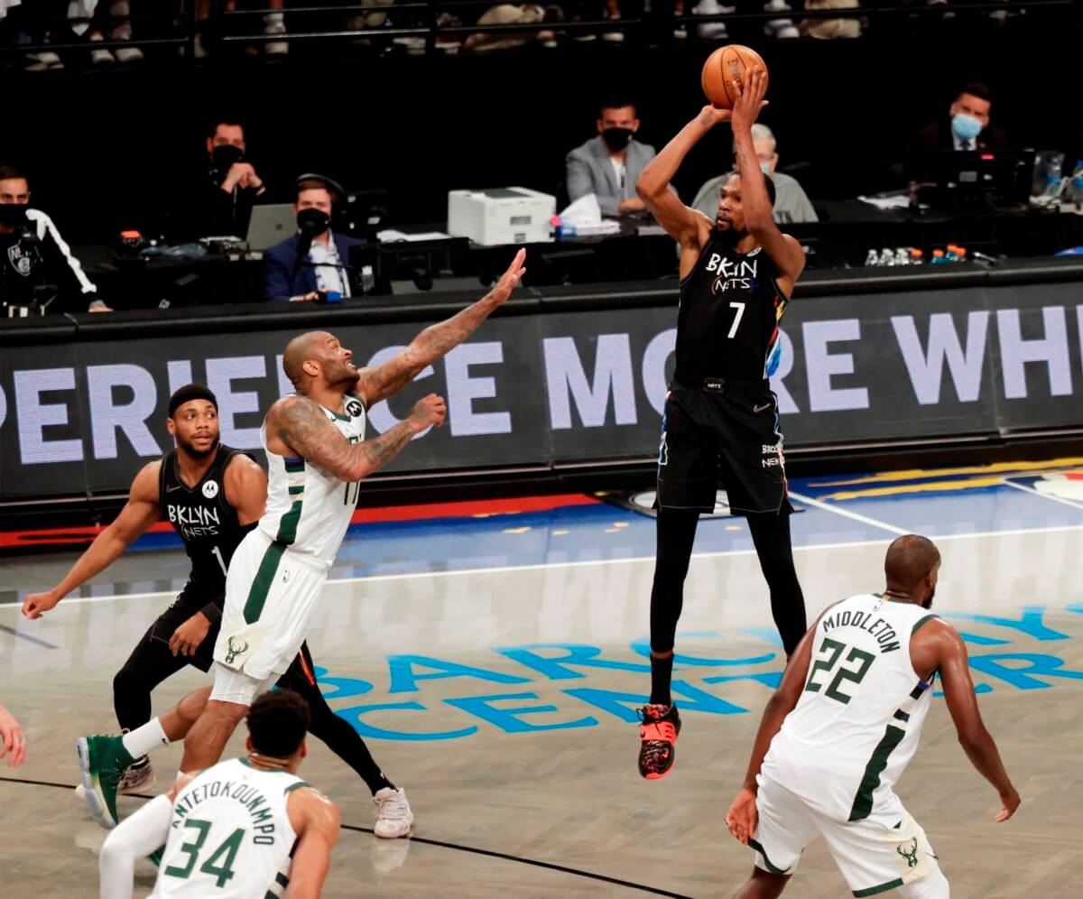 Los Nets arrollan a los Bucks en playoffs de la NBA