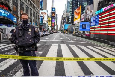 Alcalde presenta plan para mayor presencia policial en Times Square tras reciente tiroteo