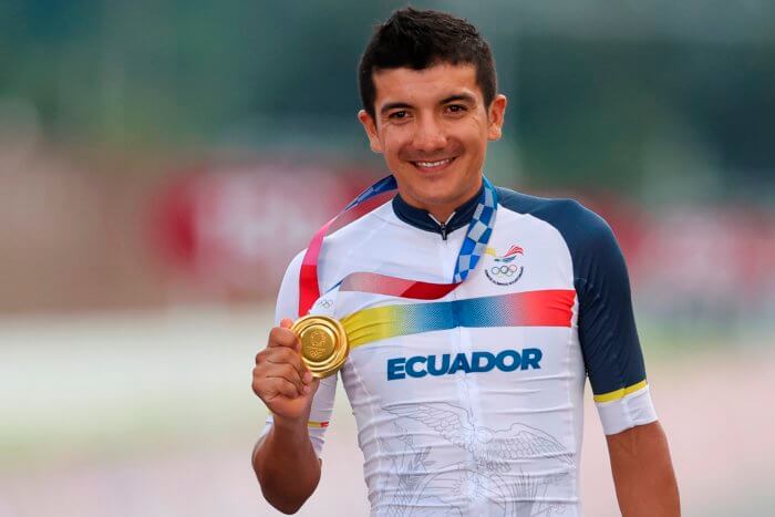 Ciclista ecuatoriano Richard Carapaz baña en oro al deporte Latinoamericano