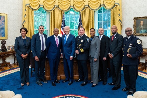 Presidente de Brooklyn se reúne con Biden en la Casa Blanca para discutir violencia armada