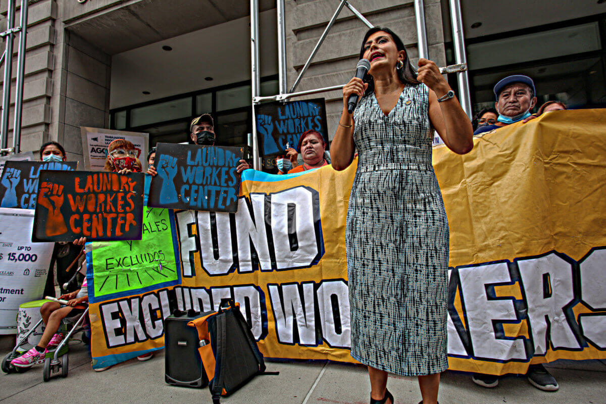 Activistas piden al estado de NY que haga más accesible el Fondo para trabajadores excluidos