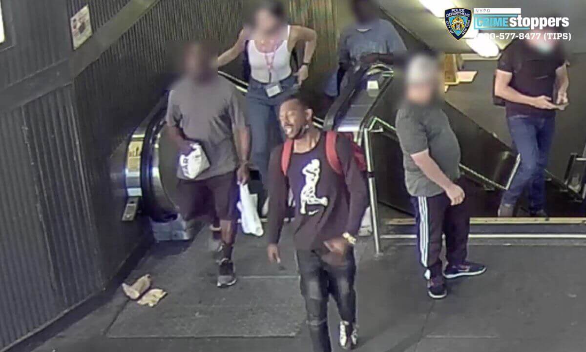 Video muestra a pistolero cerca de Penn Station que hirió a un transeúnte