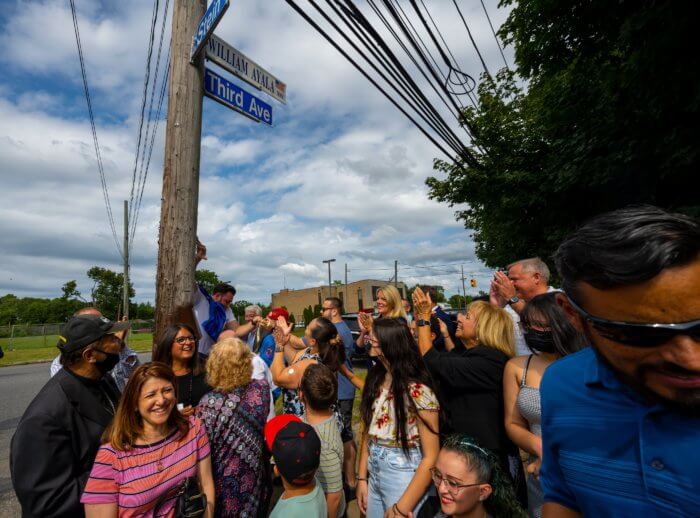 Calle de Brentwood renombrada a 'William Ayala Way' en honor a voluntario hispano